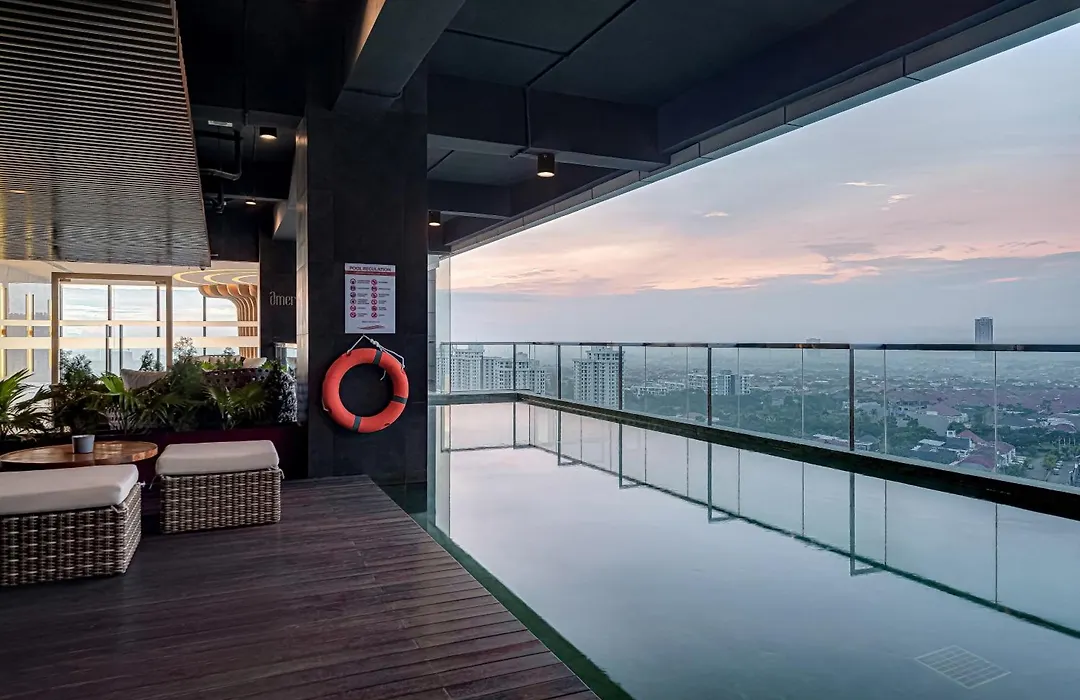 Whiz Luxe Hotel Spazio Surabaya-1